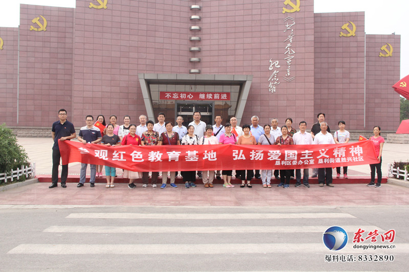 迎七一社区组织老少党员参观刘集红色教育基地