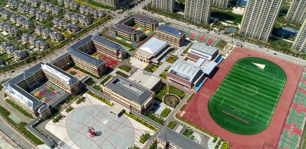 文华学校,90个教育班 ,具备优质的教育硬件设施,优秀的师资力量,满足