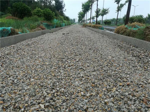 海绵型道路实行透水铺装