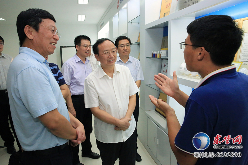 商务部综合司司长吴相仁来我市调研商务工作