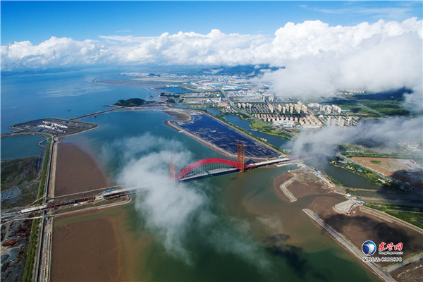 鸟瞰宁波梅山保税港区(2016年8月10日无人机拍摄).