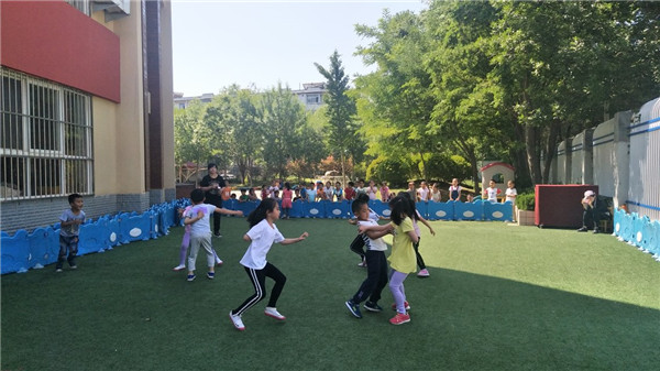 东营市实验幼儿园开展撕名牌大战