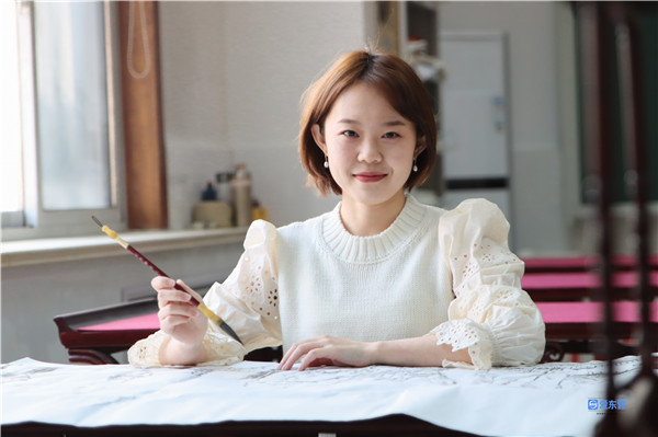 英才小学开展庆三八教师职业风采照拍摄活动