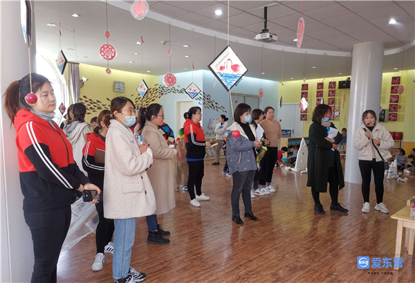 乐慧幼儿园开展室内环境创设现场教研活动