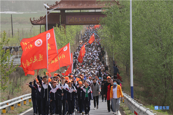 一百年逐梦奋进新长征再续华章利津县高级中学举行远足活动