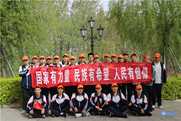 一百年逐梦奋进新长征再续华章利津县高级中学举行远足活动