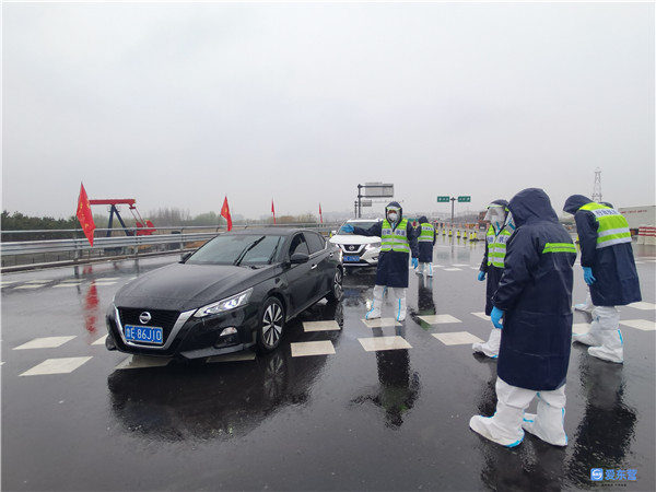 東營北高速收費站當好疫情防控的守門員