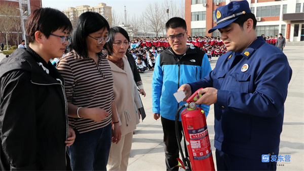 东营区二中举行消防应急演练